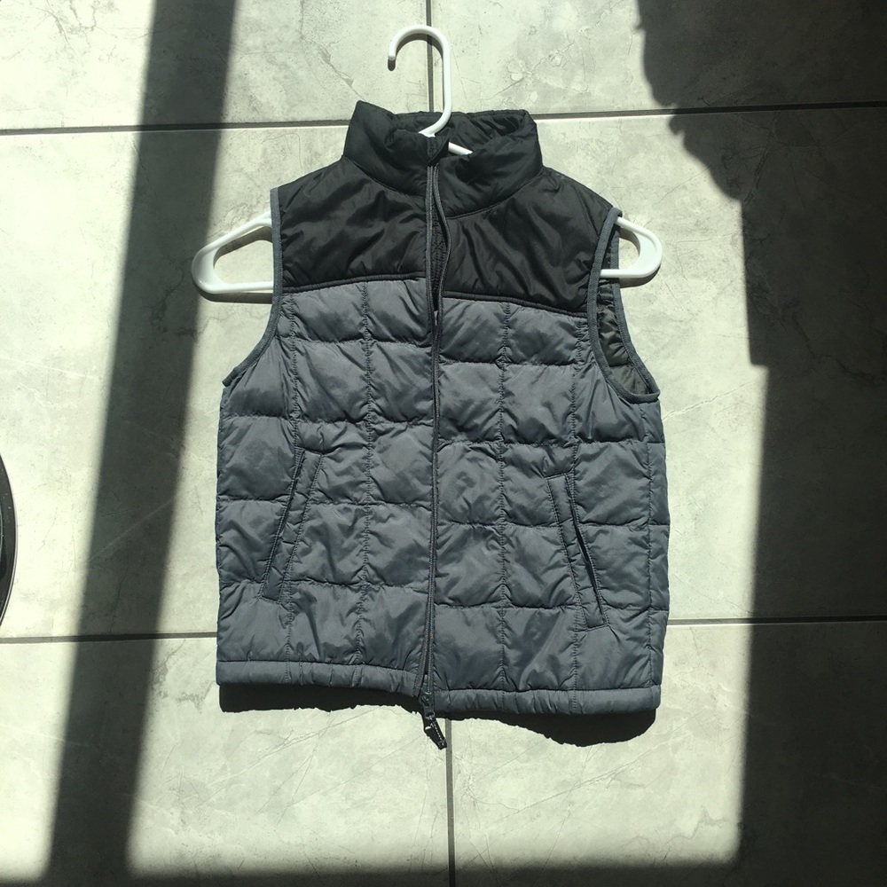 boys vest gray and black size 9-10